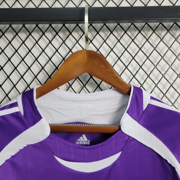 Camisola Real Madrid Retro 06/07 Roxa - Image 3