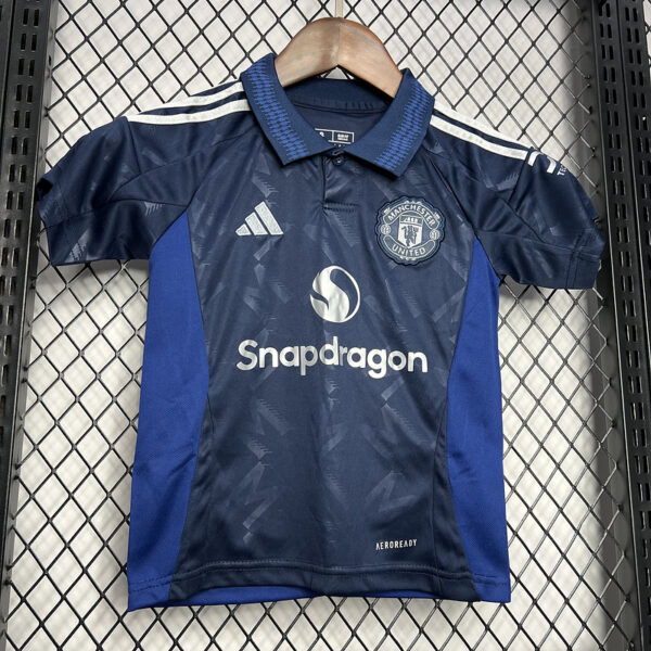 Kit Infantil Manchester United Alternativo 24/25 - Image 4