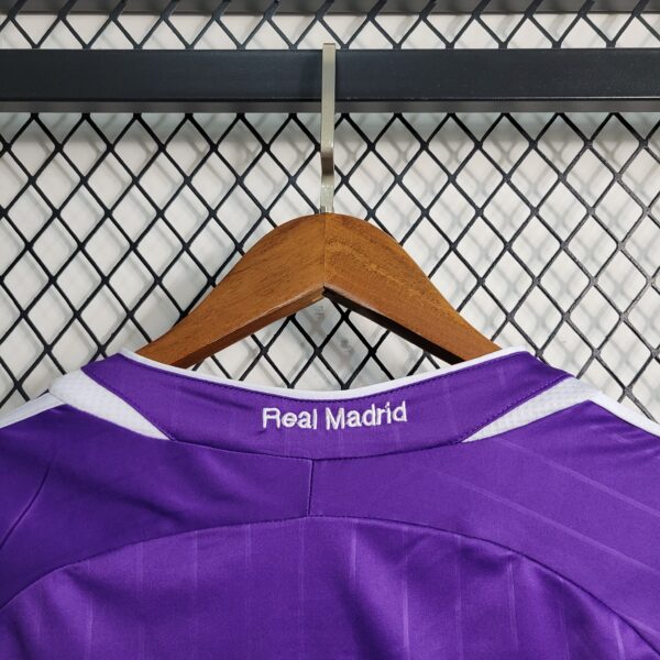 Camisola Real Madrid Retro 06/07 Roxa - Image 6