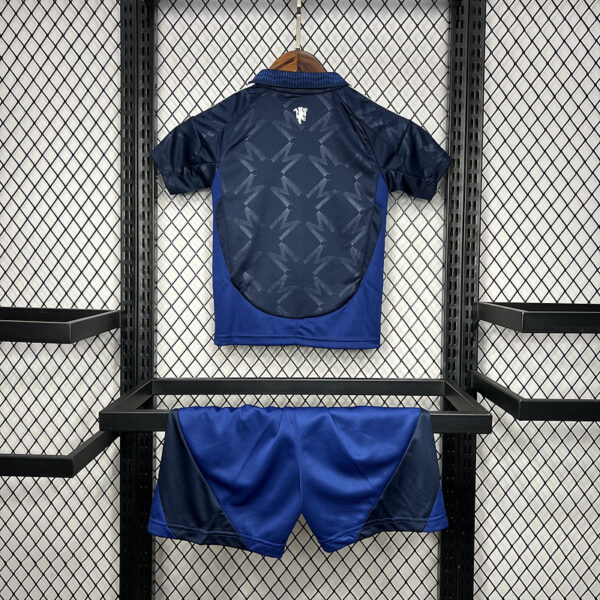 Kit Infantil Manchester United Alternativo 24/25 - Image 6